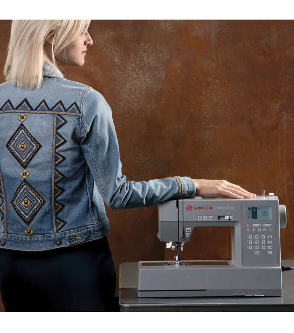 SINGER Heavy Duty 6800C Computerized Sewing Machine